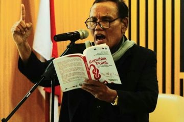 Peluncuran Buku Antologi Puisi Republik Puitik, Penyair Pulo Lasman Simanjuntak: Sajakku Menulis Indonesia Makin Gelap