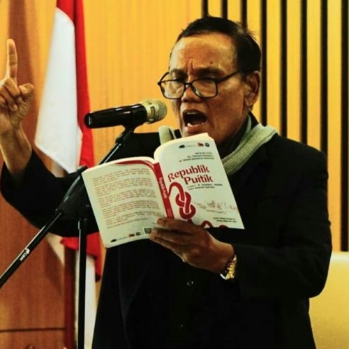 Peluncuran Buku Antologi Puisi Republik Puitik, Penyair Pulo Lasman Simanjuntak: Sajakku Menulis Indonesia Makin Gelap