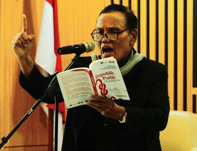 Peluncuran Buku Antologi Puisi Republik Puitik, Penyair Pulo Lasman Simanjuntak: Sajakku Menulis Indonesia Makin Gelap