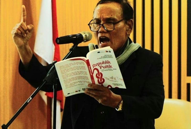Peluncuran Buku Antologi Puisi Republik Puitik, Penyair Pulo Lasman Simanjuntak: Sajakku Menulis Indonesia Makin Gelap